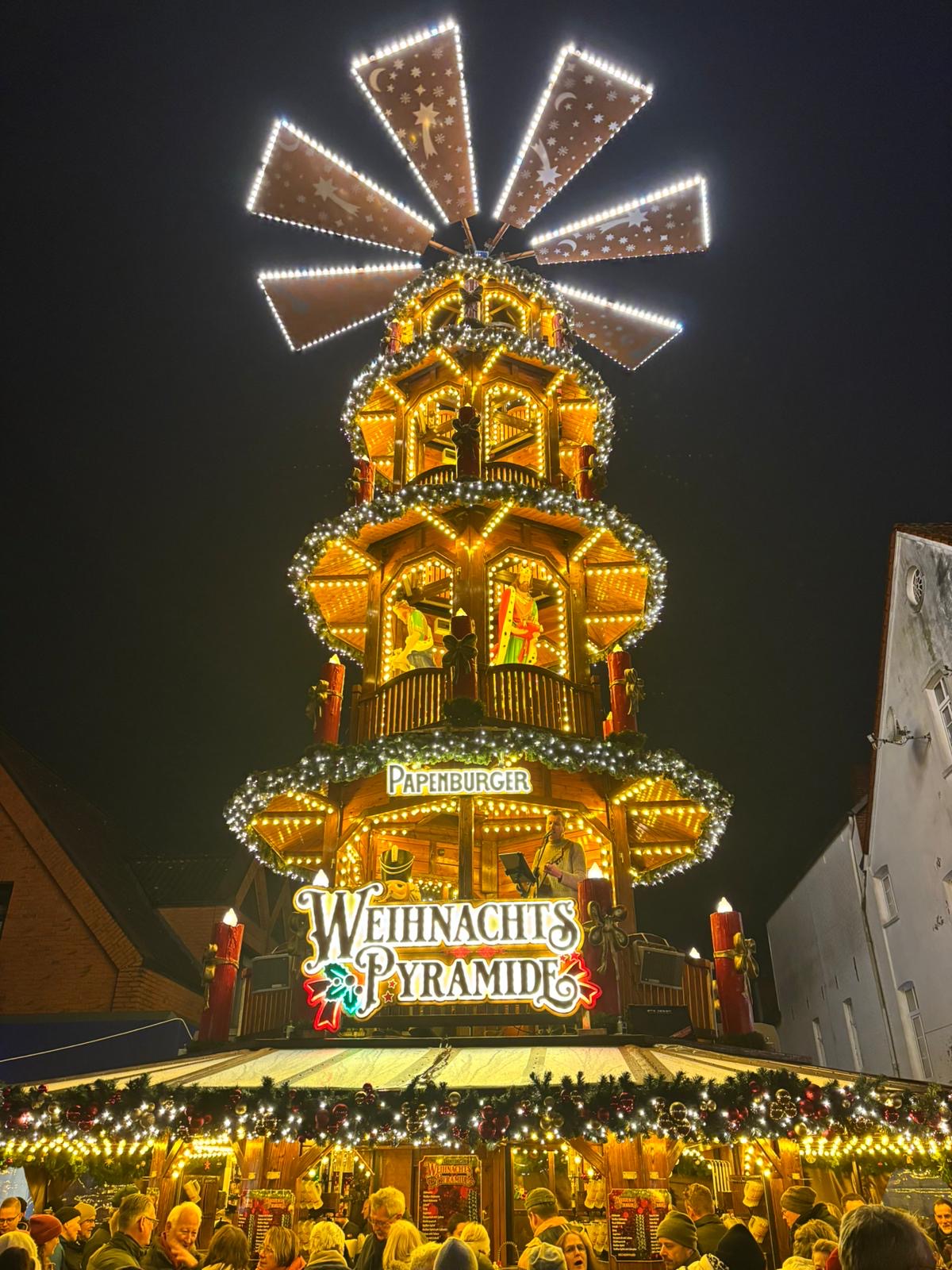 Zun�chst waren die Mitglieder auf dem Weihnachtsmarkt am Hauptkanal 