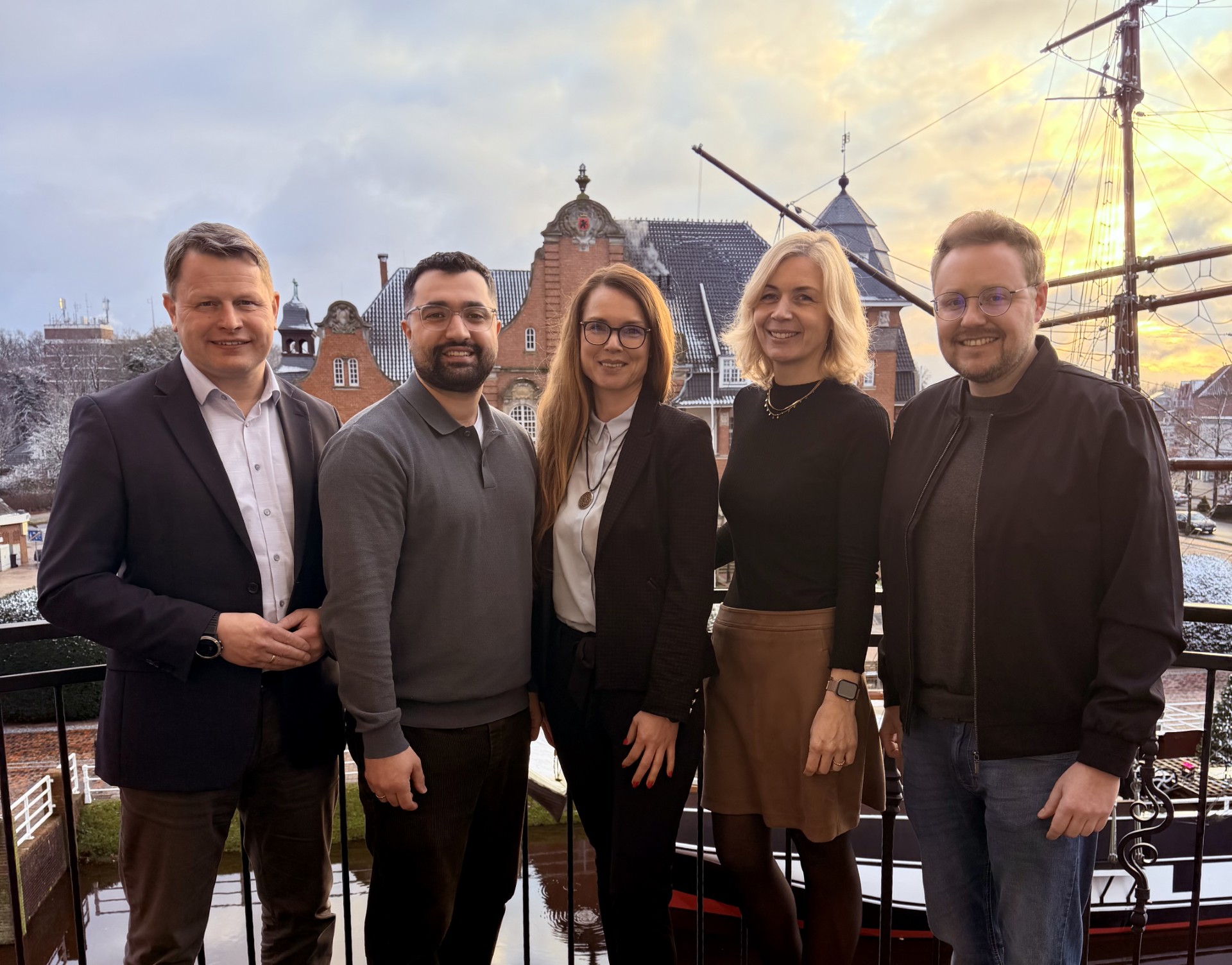 Unterst�tzen die Kandidatur (von links): Georg Gerdes (MIT), Ferhat Asi (FDP), Kandidatin Sabrina Wendt, Andrea Plock (CDU), Andreas Thomes (CDU)