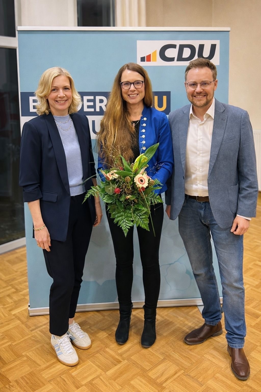 Parteilose B�rgermeisterkandidation der CDU Sabrina Wendt zusammen mit Andrea Plock (links) und Andreas Thomes (rechts)